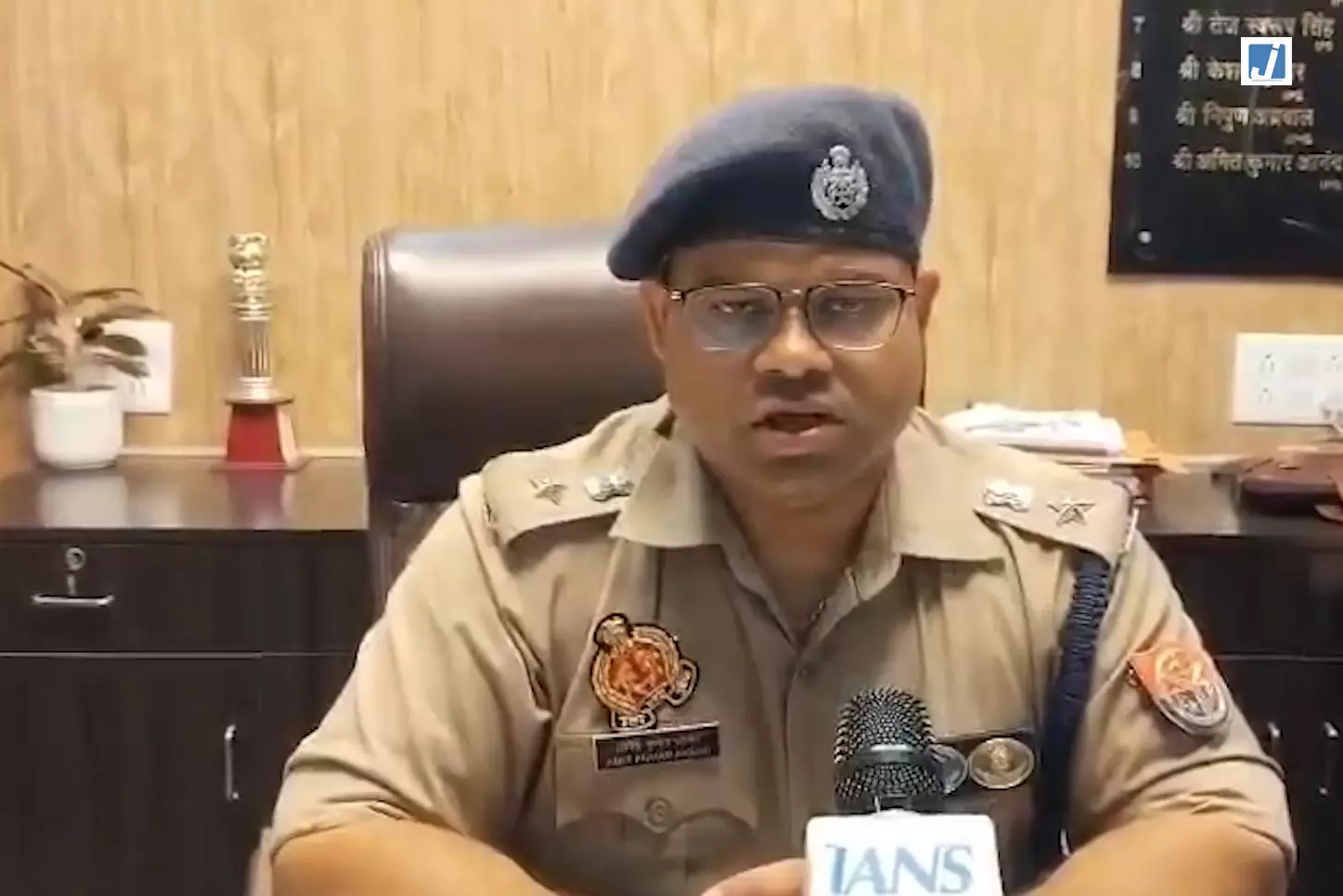 21 वर्षीय युवती को बहला-फुसलाकर ले जाने का मामला, 22 लोगों के खिलाफ केस दर्ज 21 वर्षीय युवती को बहला-फुसलाकर ले जाने का मामला, 22 लोगों के खिलाफ केस दर्ज