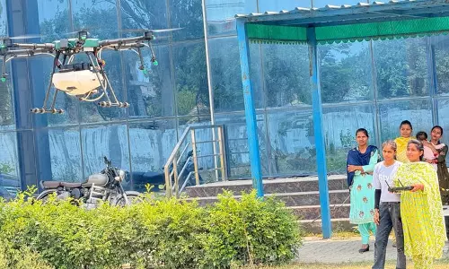 ड्रोन ट्रेनिंग से ग्रामीण महिलाओं को कमाने और परिवार चलाने के लिए पंख मिलते