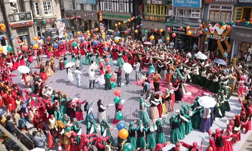 शिमला में ‘महा नाटी’ में 300 से ज़्यादा महिलाओं ने हिस्सा लिया शिमला में ‘महा नाटी’ में 300 से ज़्यादा महिलाओं ने हिस्सा लिया
