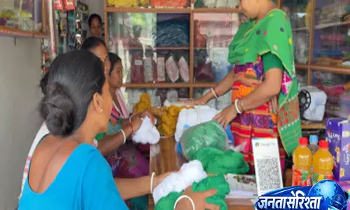 Assam: सस्ती और समय पर धागे की उपलब्धता से असम के बुनाई उद्योग को मिल रहा बढ़ावा Assam: सस्ती और समय पर धागे की उपलब्धता से असम के बुनाई उद्योग को मिल रहा बढ़ावा
