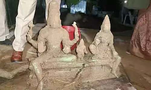Naga : निर्माण स्थल से मिली प्राचीन कांसे की मूर्तियां, ऐतिहासिक जांच जारी Naga : निर्माण स्थल से मिली प्राचीन कांसे की मूर्तियां, ऐतिहासिक जांच जारी