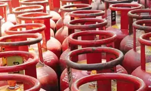 LPG सिलेंडर किसी दूसरे को डिलीवरी की, गैस एजेंसी के खिलाफ FIR दर्ज LPG सिलेंडर किसी दूसरे को डिलीवरी की, गैस एजेंसी के खिलाफ FIR दर्ज