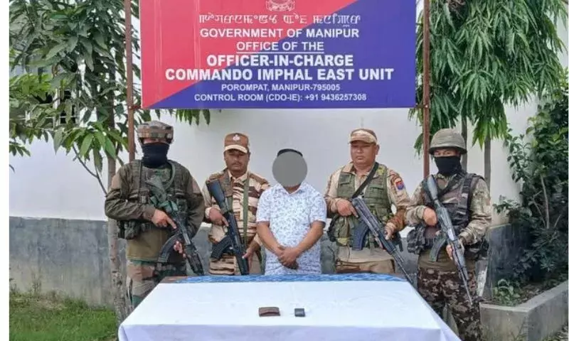 Manipur: 60 ग्रेनेड के साथ 3 महिलाएं और 2 उग्रवादी गिरफ्तार Manipur: 60 ग्रेनेड के साथ 3 महिलाएं और 2 उग्रवादी गिरफ्तार