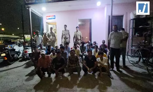 सार्वजनिक स्थानों पर शराब पीने वालों के खिलाफ पुलिस का विशेष अभियान, 193 लोगों पर कार्रवाई