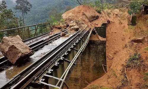 श्रृंगेरी मार्ग से प्रस्तावित शिवमोग्गा–मंगलुरु रेलवे प्रोजेक्ट पर विवाद, ‘Save Sringeri’ अभियान शुरू श्रृंगेरी मार्ग से प्रस्तावित शिवमोग्गा–मंगलुरु रेलवे प्रोजेक्ट पर विवाद, ‘Save Sringeri’ अभियान शुरू