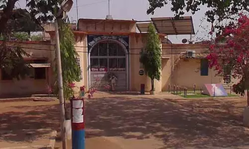 जेल के बाथरूम में बंदी ने किया सुसाइड जेल के बाथरूम में बंदी ने किया सुसाइड