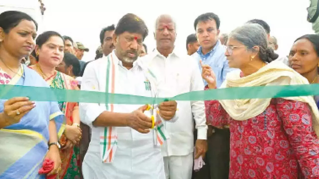 Telangana: पावर इंफ्रास्ट्रक्चर को बढ़ावा देने से घनपुर स्टेशन में विकास को मजबूती मिली Telangana: पावर इंफ्रास्ट्रक्चर को बढ़ावा देने से घनपुर स्टेशन में विकास को मजबूती मिली