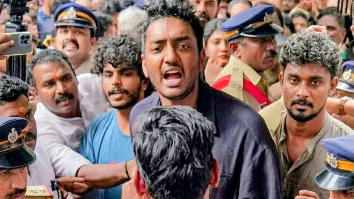 kerala: यूट्यूबर्स-रील मेकर्स पर कसेगा शिकंजा, सरकार ला रही कोड ऑफ कंडक्ट kerala: यूट्यूबर्स-रील मेकर्स पर कसेगा शिकंजा, सरकार ला रही कोड ऑफ कंडक्ट