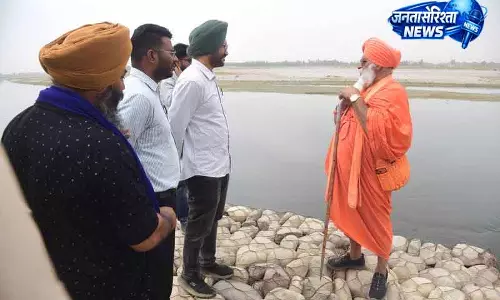 Jalandhar किसानों की पहल से सतलुज बाढ़ पर राहत Jalandhar किसानों की पहल से सतलुज बाढ़ पर राहत