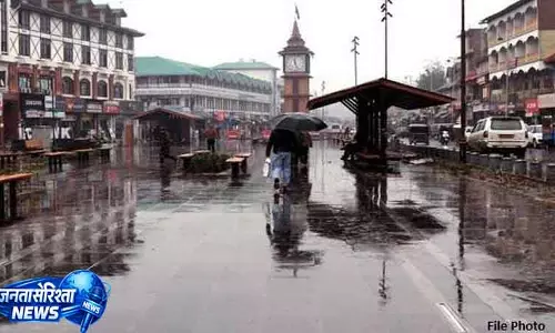 Kashmir के कुछ हिस्सों में ओले गिरे, भारी बारिश हुई; जम्मू में लू चली