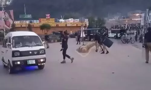 पीओके में प्रदर्शनकारियों पर सख्त कार्रवाई को लेकर पाकिस्तान की आलोचना, मानवाधिकार संगठनों ने जताई चिंता पीओके में प्रदर्शनकारियों पर सख्त कार्रवाई को लेकर पाकिस्तान की आलोचना, मानवाधिकार संगठनों ने जताई चिंता