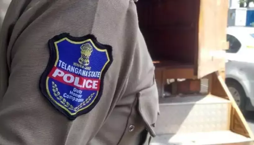 Telangana: परेशान महिला को रात में पुलिस की मदद नहीं मिली Telangana: परेशान महिला को रात में पुलिस की मदद नहीं मिली