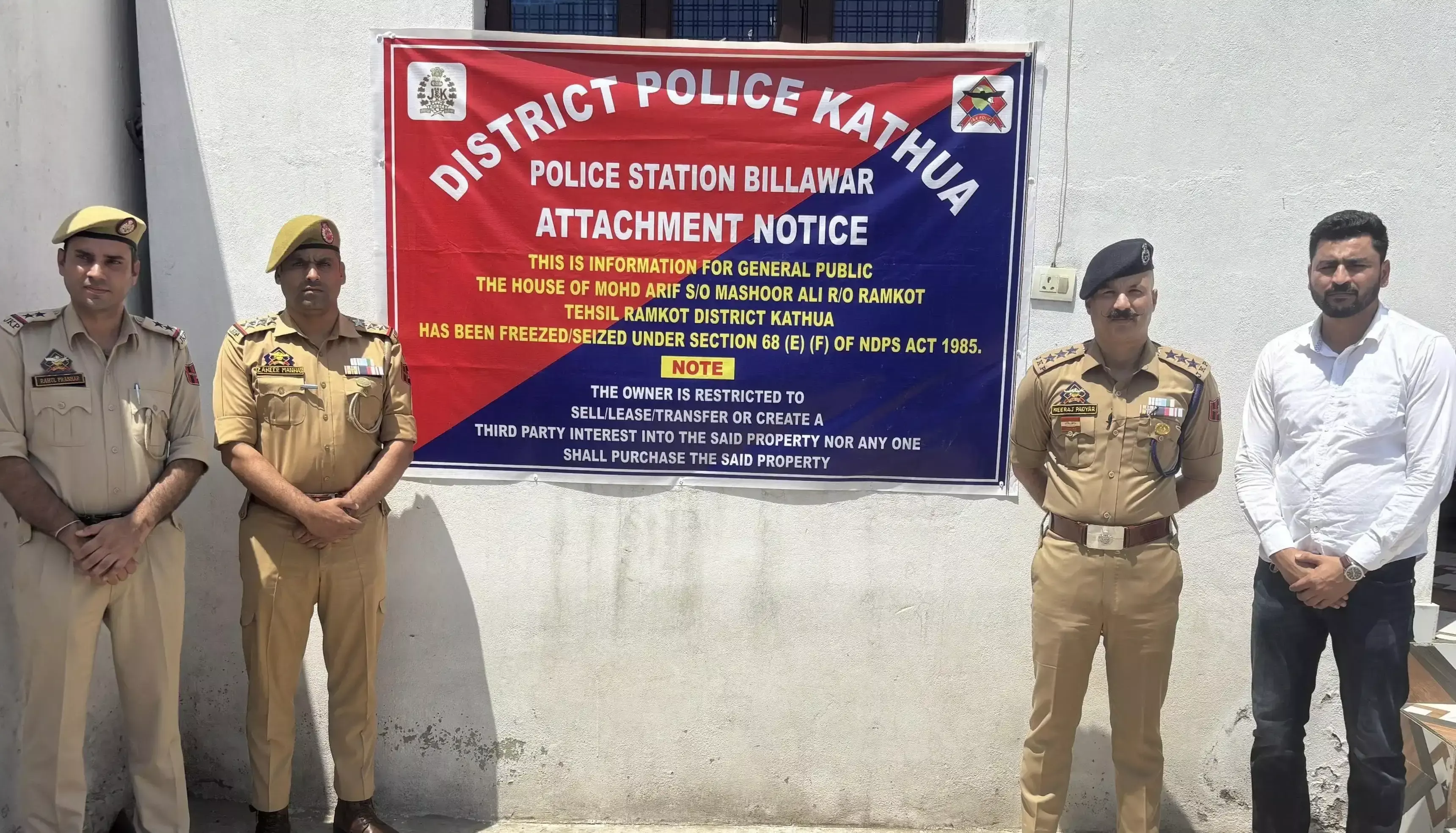 Kathua: नशा तस्करों के खिलाफ कठुआ पुलिस की बड़ी कार्रवाई, 1.10 करोड़ की संपत्ति जब्त Kathua: नशा तस्करों के खिलाफ कठुआ पुलिस की बड़ी कार्रवाई, 1.10 करोड़ की संपत्ति जब्त
