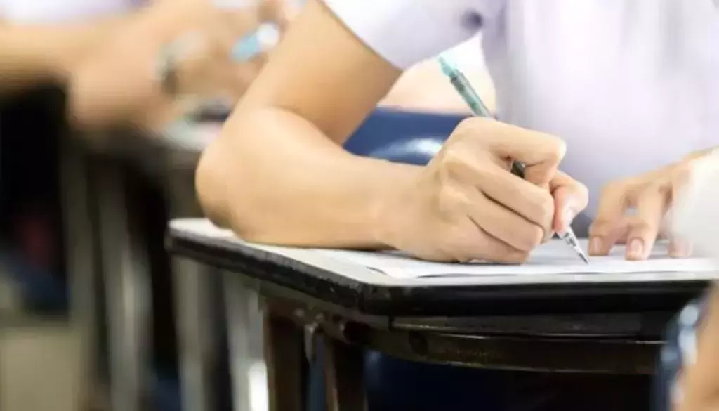 Telangana: अधिकारियों का दावा, SSC की परीक्षाएं शांति से हुईं Telangana: अधिकारियों का दावा, SSC की परीक्षाएं शांति से हुईं