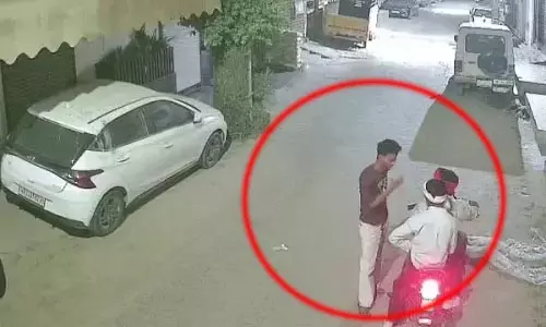 युवक की चाकुओं से गोदकर हत्या, लड़की के भाई और उसके साथी ने दिया वारदात को अंजाम युवक की चाकुओं से गोदकर हत्या, लड़की के भाई और उसके साथी ने दिया वारदात को अंजाम