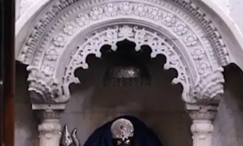 जानिए हरिद्वार के प्राचीन मां दक्षिण काली मंदिर का महत्व, जिसे देख सीएम धामी भी हुए निहाल जानिए हरिद्वार के प्राचीन मां दक्षिण काली मंदिर का महत्व, जिसे देख सीएम धामी भी हुए निहाल