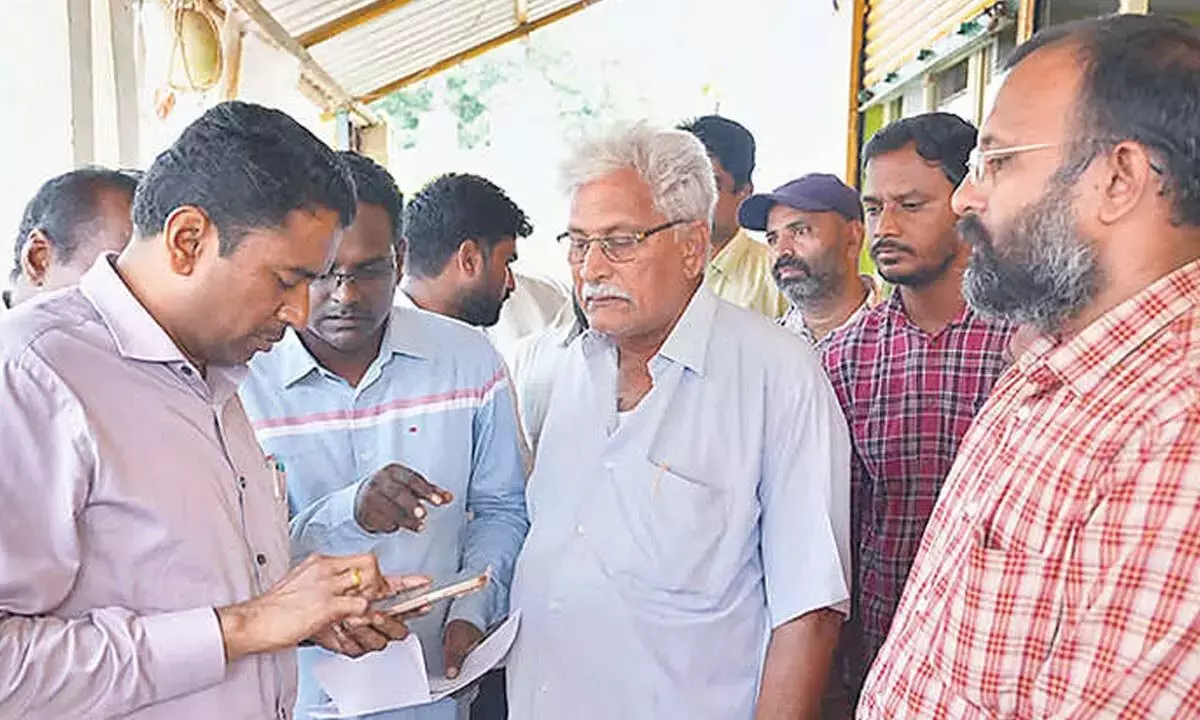 Andhra: APAIMS ऐप कुशल उर्वरक वितरण में मदद करता है Andhra: APAIMS ऐप कुशल उर्वरक वितरण में मदद करता है