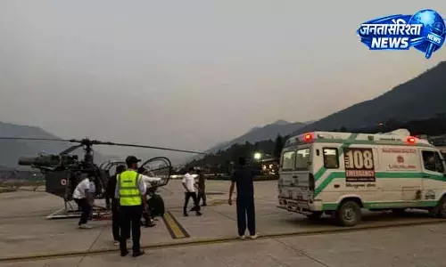 Himachal के कुल्लू में क्रैश के बाद फंसे ब्रिटिश पैराग्लाइडर को IAF ने बचाया Himachal के कुल्लू में क्रैश के बाद फंसे ब्रिटिश पैराग्लाइडर को IAF ने बचाया