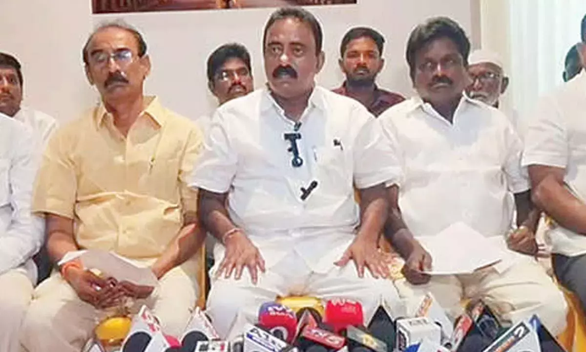 Andhra: टीडीपी ने कवाली में रियल एस्टेट पीड़ितों का बचाव किया Andhra: टीडीपी ने कवाली में रियल एस्टेट पीड़ितों का बचाव किया