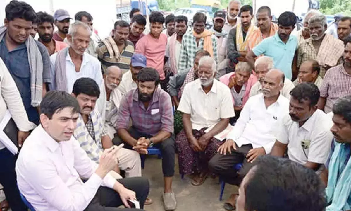 Andhra: कलेक्टर ने पल्प इंडस्ट्री का औचक दौरा किया Andhra: कलेक्टर ने पल्प इंडस्ट्री का औचक दौरा किया