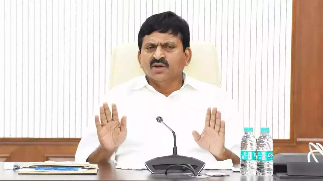 Telangana: इंदिराम्मा हाउसिंग अर्जियां प्रजा दरबार प्रोग्राम्स में छाई रहीं Telangana: इंदिराम्मा हाउसिंग अर्जियां प्रजा दरबार प्रोग्राम्स में छाई रहीं