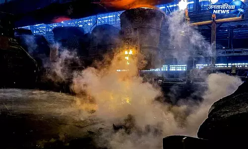 Visakhapatnam स्टील प्लांट हादसा: एक और वर्कर की मौत, मृतकों की संख्या बढ़कर नौ हुई Visakhapatnam स्टील प्लांट हादसा: एक और वर्कर की मौत, मृतकों की संख्या बढ़कर नौ हुई