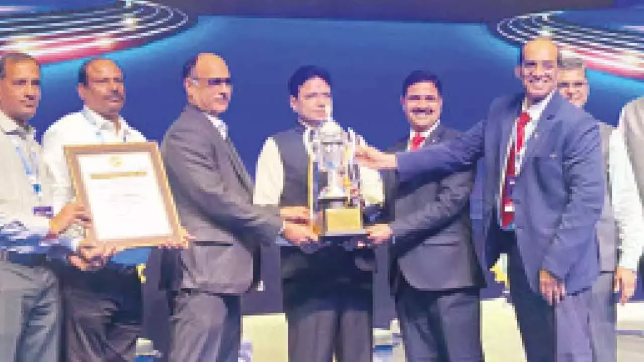 नवा लिमिटेड को FTCCI ‘सीएसआर में उत्कृष्टता’ पुरस्कार से सम्मानित किया गया नवा लिमिटेड को FTCCI ‘सीएसआर में उत्कृष्टता’ पुरस्कार से सम्मानित किया गया