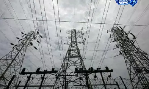 Chennai में बिजली कटौती से लोगों को परेशानी Chennai में बिजली कटौती से लोगों को परेशानी