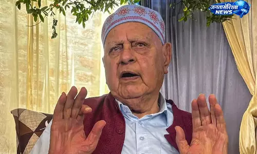 फारूक अब्दुल्ला का दावा: जम्मू-कश्मीर राज्य दर्जे पर PM का भरोसा फारूक अब्दुल्ला का दावा: जम्मू-कश्मीर राज्य दर्जे पर PM का भरोसा