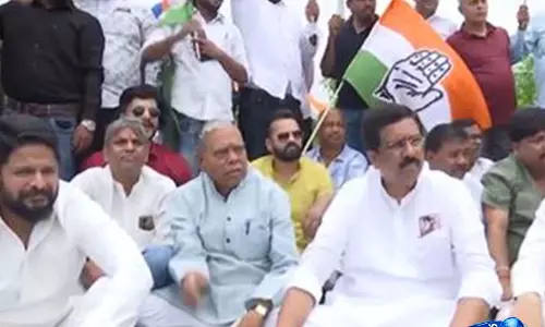 Jharkhand: परिमल नाथवानी के नामांकन पर कांग्रेस का प्रदर्शन, मीनाक्षी नटराजन की अस्वीकृति के बाद सवाल उठाए Jharkhand: परिमल नाथवानी के नामांकन पर कांग्रेस का प्रदर्शन, मीनाक्षी नटराजन की अस्वीकृति के बाद सवाल उठाए