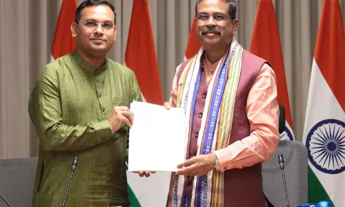 हायर एजुकेशन में सुधार: त्रिपुरा ने केंद्र से सहयोग मांगा, धर्मेंद्र प्रधान ने VC नियुक्ति का आश्वासन दिया हायर एजुकेशन में सुधार: त्रिपुरा ने केंद्र से सहयोग मांगा, धर्मेंद्र प्रधान ने VC नियुक्ति का आश्वासन दिया