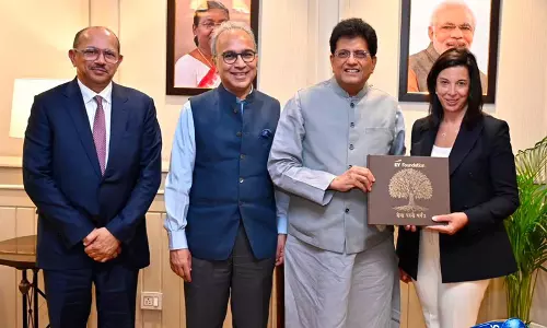 पीयूष गोयल ने अर्न्स्ट एंड यंग के CEO से मुलाकात की, ग्लोबल सप्लाई चेन में भारत की भूमिका पर चर्चा की पीयूष गोयल ने अर्न्स्ट एंड यंग के CEO से मुलाकात की, ग्लोबल सप्लाई चेन में भारत की भूमिका पर चर्चा की