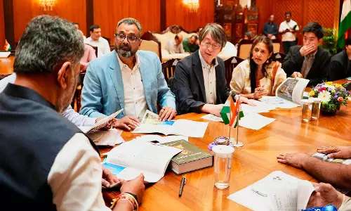 जापानी डेलीगेशन ने कर्नाटक के CM डीके शिवकुमार के साथ भविष्य के लिए तैयार शहरी विकास पर चर्चा की जापानी डेलीगेशन ने कर्नाटक के CM डीके शिवकुमार के साथ भविष्य के लिए तैयार शहरी विकास पर चर्चा की