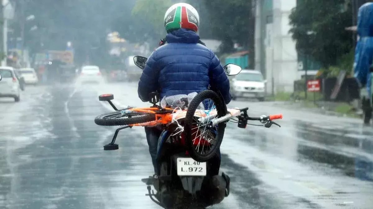 kerala: राज्य में भारी बारिश जारी रहेगी; छह जिलों में विशेष अलर्ट kerala: राज्य में भारी बारिश जारी रहेगी; छह जिलों में विशेष अलर्ट