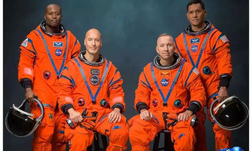 NASA ने 2027 की टेस्ट फ़्लाइट के लिए आर्टेमिस III क्रू की घोषणा की NASA ने 2027 की टेस्ट फ़्लाइट के लिए आर्टेमिस III क्रू की घोषणा की