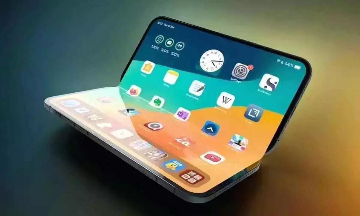 Apple ने गलती से किया बड़ा खुलासा! Foldable iPhone की झलक आई सामने, जल्द लॉन्च Apple ने गलती से किया बड़ा खुलासा! Foldable iPhone की झलक आई सामने, जल्द लॉन्च