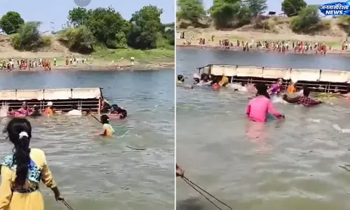 Boat में गोदावरी नदी पर नाव पलटी, दो श्रद्धालु महिलाओं की मौत, एक की हालत गंभीर Boat में गोदावरी नदी पर नाव पलटी, दो श्रद्धालु महिलाओं की मौत, एक की हालत गंभीर