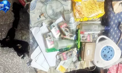 टीएमसी में इंटर्नशिप कर रही प्रशिक्षु डाक्टर के कमरे से शराब की बोतलें सिगरेट जब्त