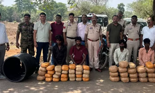 36 लाख का गांजा बरामद, प्लास्टिक टबों में छुपाकर तस्करी की कोशिश नाकाम