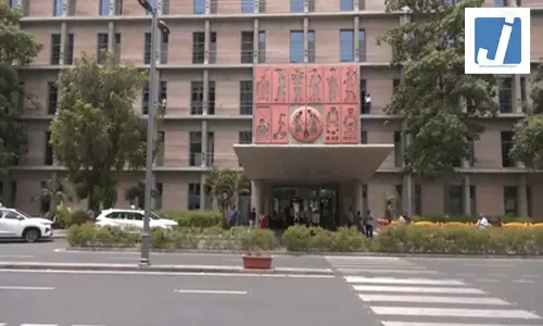 CMO, AMC हेडक्वार्टर और संघ ऑफिस को बम की धमकी वाले ईमेल मिले, जांच जारी CMO, AMC हेडक्वार्टर और संघ ऑफिस को बम की धमकी वाले ईमेल मिले, जांच जारी