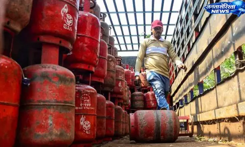 LPG और नेफ्था की मांग में भारी कमी, कुल खपत घटी LPG और नेफ्था की मांग में भारी कमी, कुल खपत घटी