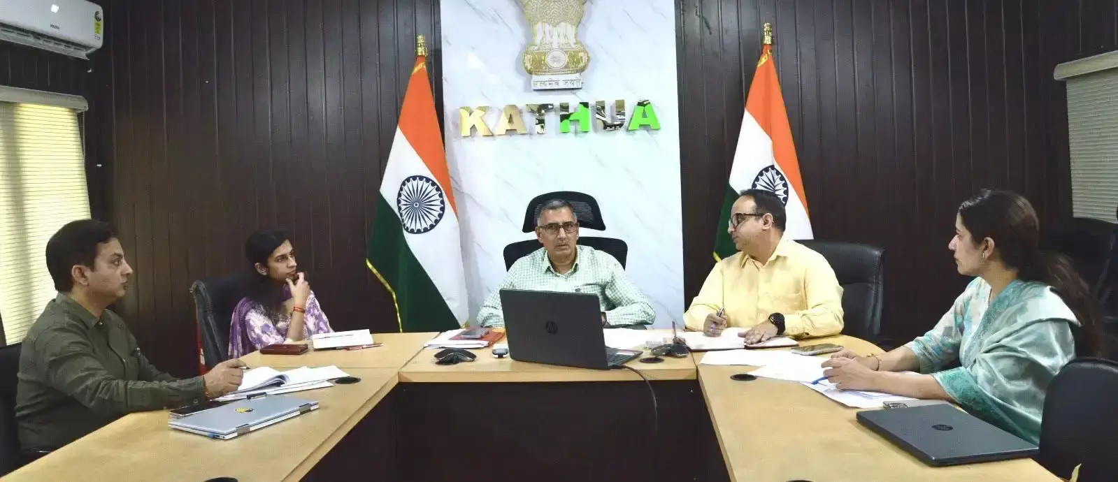Kathua: कठुआ में डीसी ने डिजिटल जमाबंदी और वाटर सेंसर कार्यों की समीक्षा की Kathua: कठुआ में डीसी ने डिजिटल जमाबंदी और वाटर सेंसर कार्यों की समीक्षा की