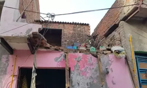 Faridabad: फरीदाबाद में दर्दनाक हादसा, छज्जा गिरने से बुजुर्ग महिला की मौत Faridabad: फरीदाबाद में दर्दनाक हादसा, छज्जा गिरने से बुजुर्ग महिला की मौत