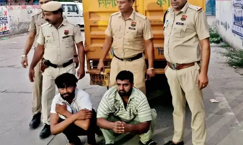 Jind: अवैध शराब के खिलाफ पुलिस की कार्रवाई, दो गिरफ्तार Jind: अवैध शराब के खिलाफ पुलिस की कार्रवाई, दो गिरफ्तार