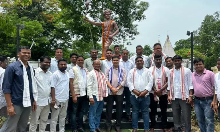 Assam: AASAA ने तिनसुकिया में बिरसा मुंडा की पुण्यतिथि मनाई Assam: AASAA ने तिनसुकिया में बिरसा मुंडा की पुण्यतिथि मनाई