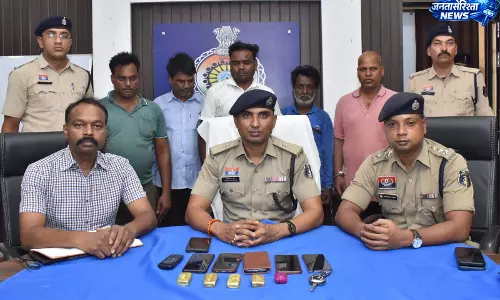 नकली सोने के बिस्किट बेचकर ठगी करने वाले अंतरजिला गिरोह का भंडाफोड़, 5 गिरफ्तार नकली सोने के बिस्किट बेचकर ठगी करने वाले अंतरजिला गिरोह का भंडाफोड़, 5 गिरफ्तार