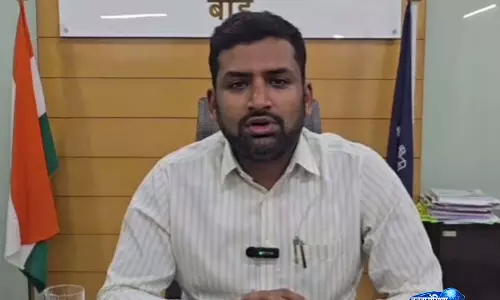 Maharashtra: बीड में ओवरलोडेड तीर्थयात्रियों की नाव पलटने से महिला की मौत, कई घायल Maharashtra: बीड में ओवरलोडेड तीर्थयात्रियों की नाव पलटने से महिला की मौत, कई घायल