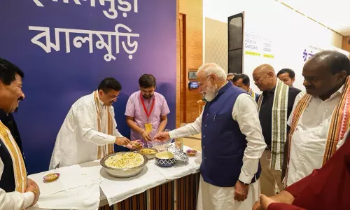 भारत मंडपम में NDA बैठक के दौरान झलमुड़ी ब्रेक भारत मंडपम में NDA बैठक के दौरान झलमुड़ी ब्रेक
