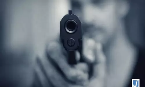 रियल एस्टेट एजेंट ने पत्नी की गोली मारकर की हत्या, घटना के बाद फरार रियल एस्टेट एजेंट ने पत्नी की गोली मारकर की हत्या, घटना के बाद फरार