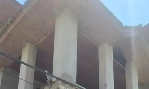 Awantipora: नशा तस्कर की करोड़ों की संपत्ति जब्त, पुलिस की कार्रवाई तेज Awantipora: नशा तस्कर की करोड़ों की संपत्ति जब्त, पुलिस की कार्रवाई तेज
